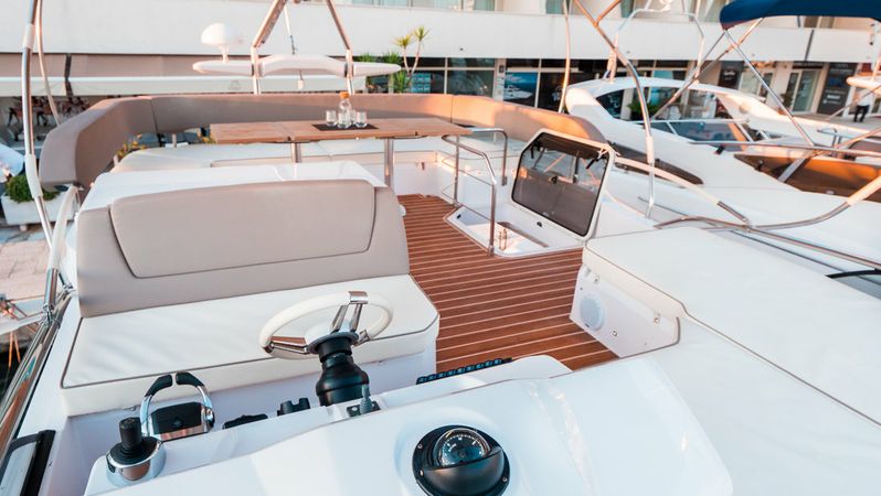 Sessa Fly 47 | Stardust