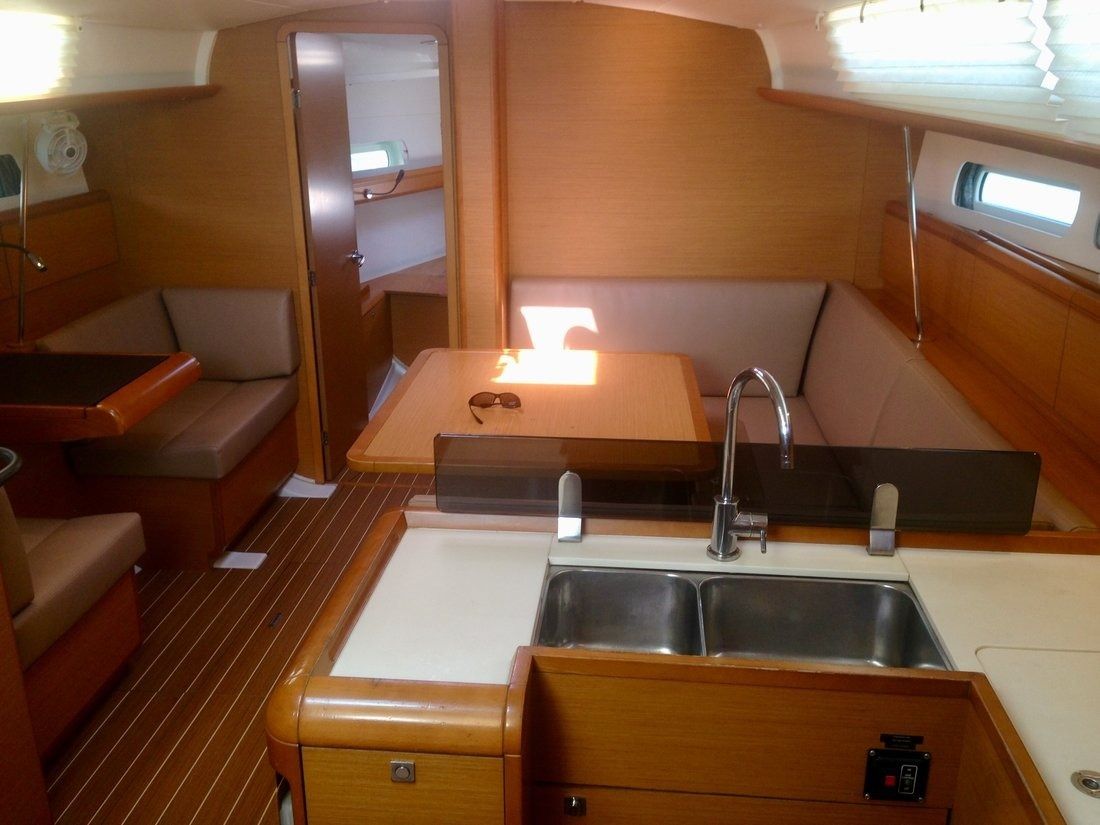 Jeanneau Sun Odyssey 409 | T-Punch