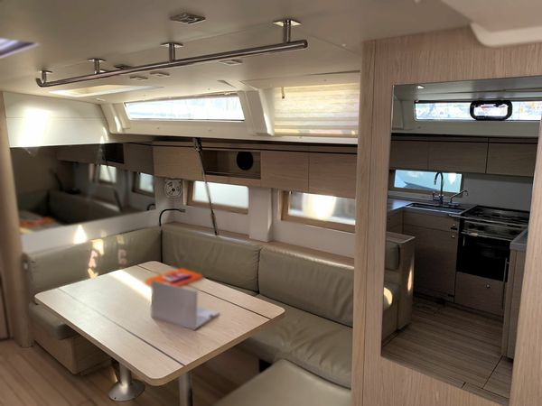 Beneteau Oceanis 51.1 | Avocado