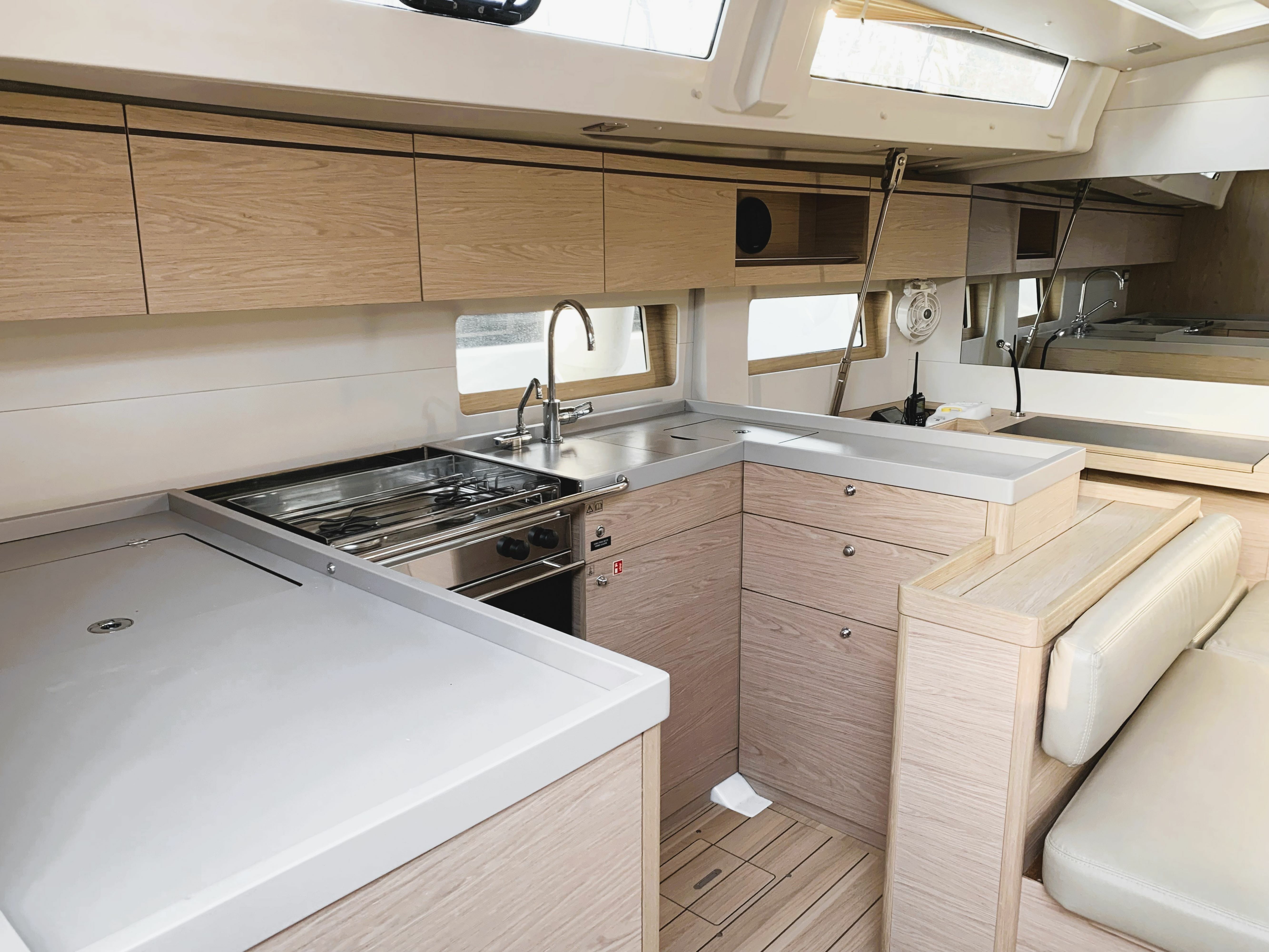 Beneteau Oceanis 51.1 | Avocado