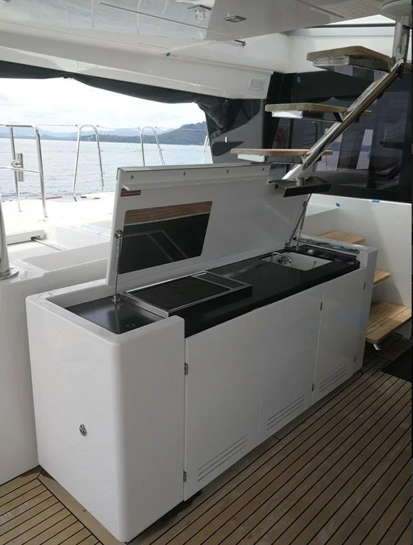 Lagoon 620 | Six Degrees