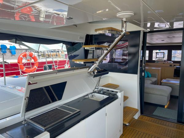 Lagoon 620 | Six Degrees