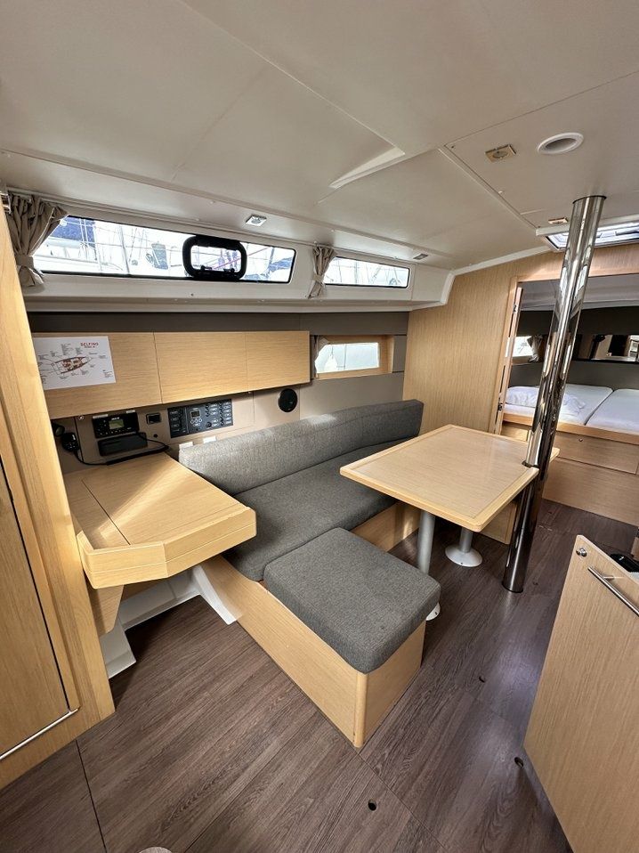 Beneteau Oceanis 38 | Delfino