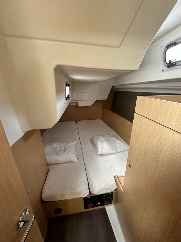 Beneteau Oceanis 38 | Delfino