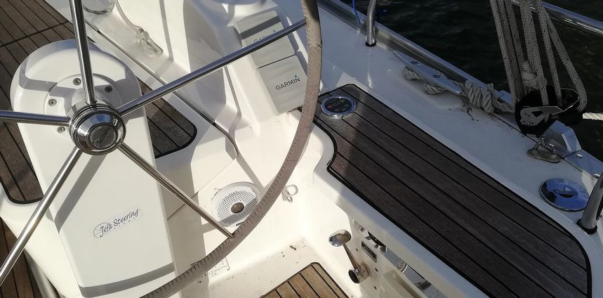 Bavaria Cruiser 37 | Lazy Days