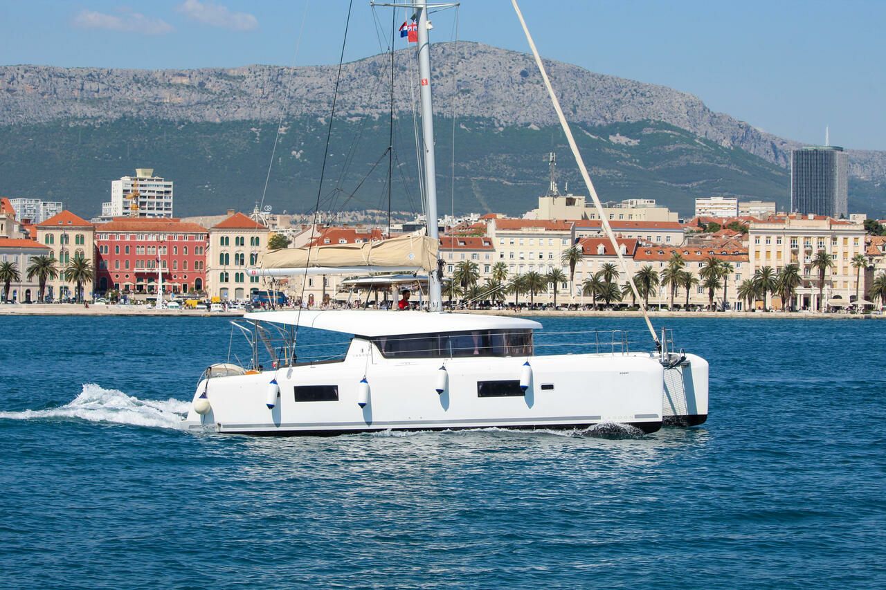 Lagoon 42 | Poppy