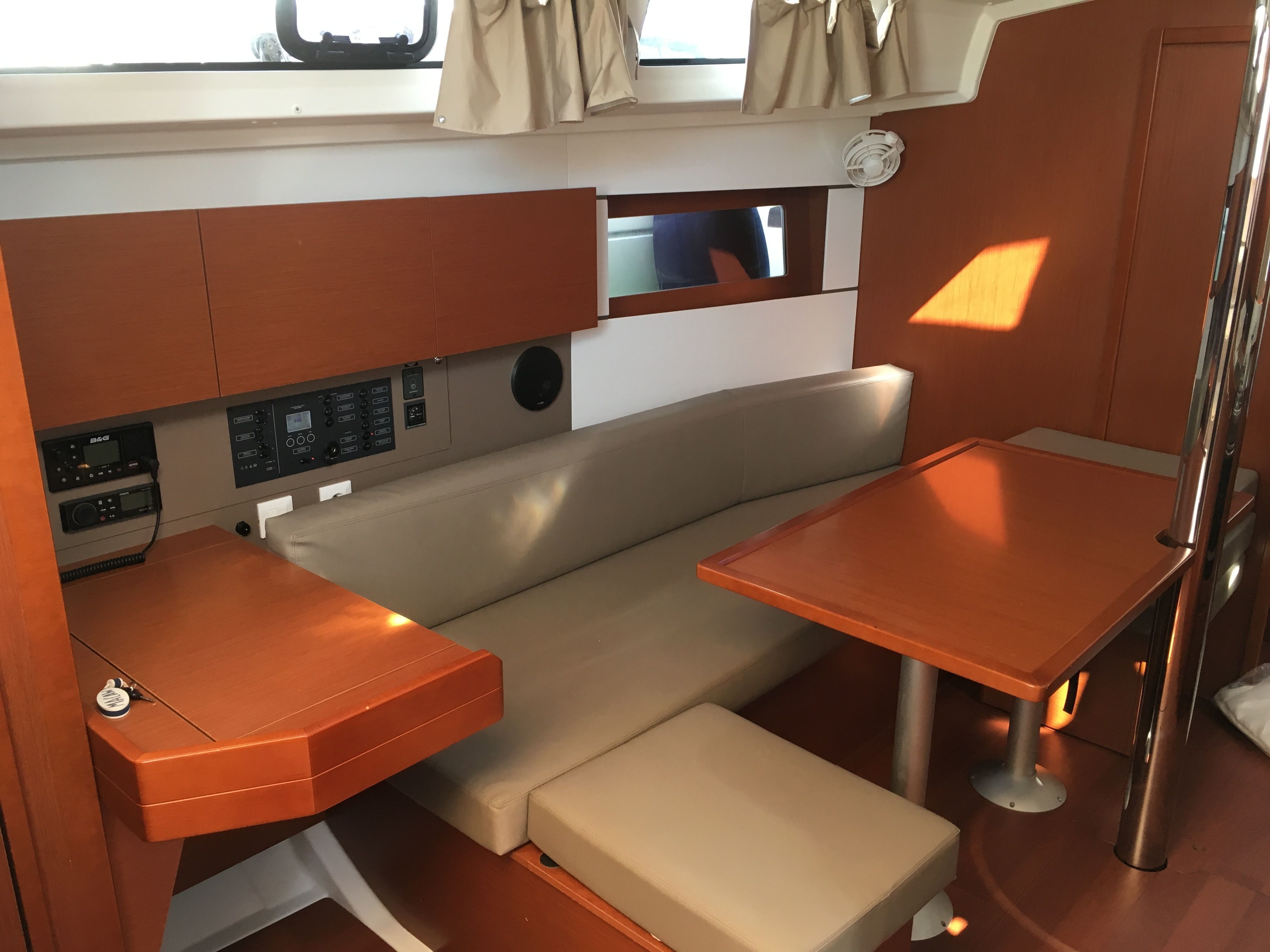 Beneteau Oceanis 38 | Magpie