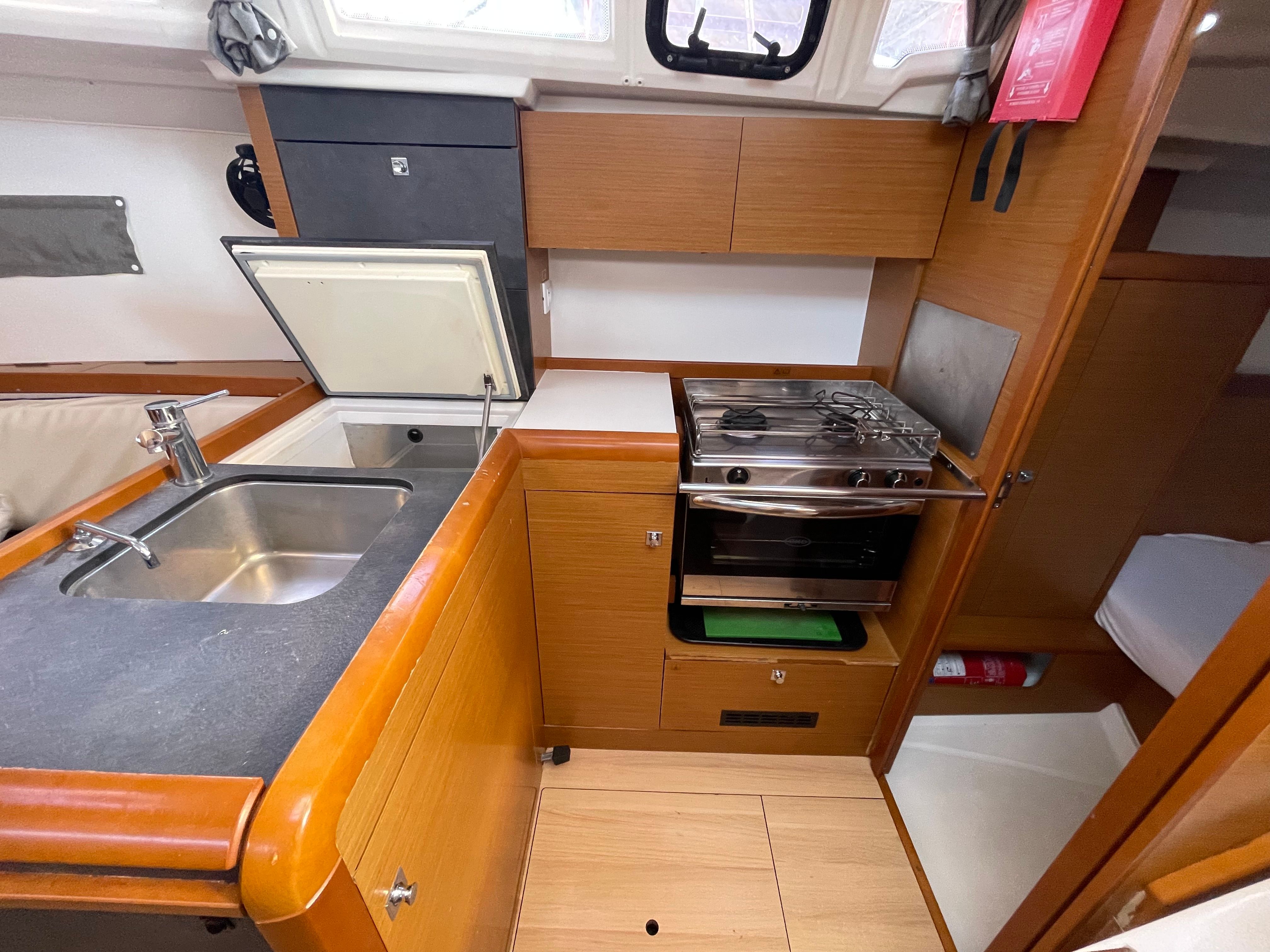 Jeanneau Sun Odyssey 349 | Little Owl