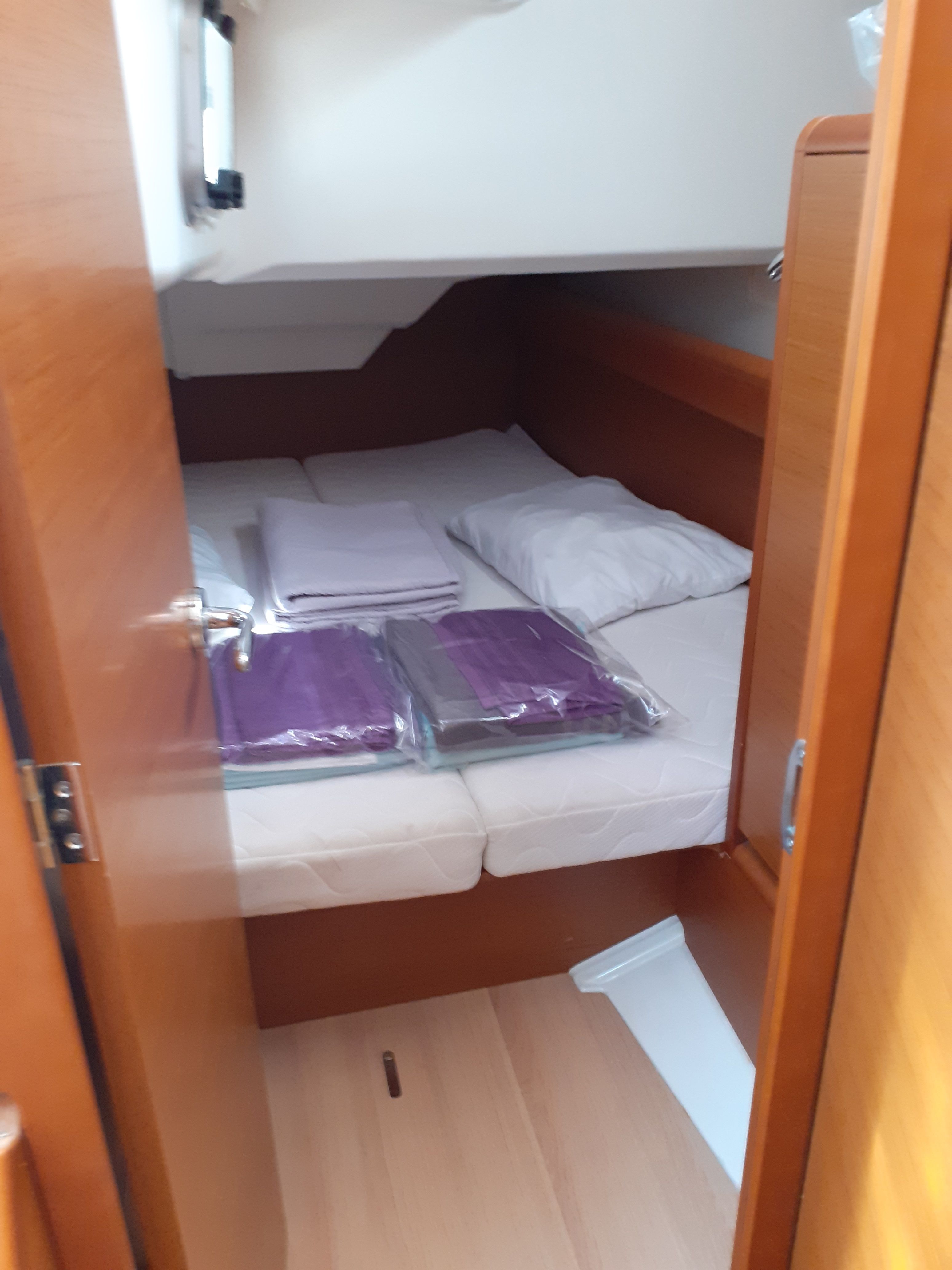 Jeanneau Sun Odyssey 389 | Peacok