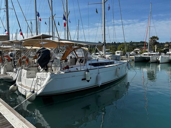 Jeanneau Sun Odyssey 389 | Peacok