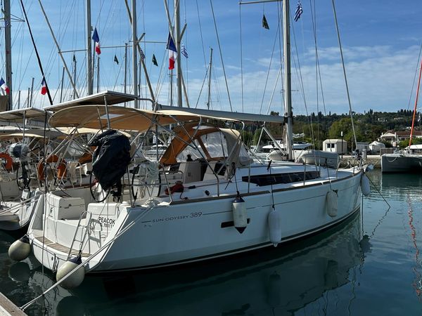Jeanneau Sun Odyssey 389 | Peacok