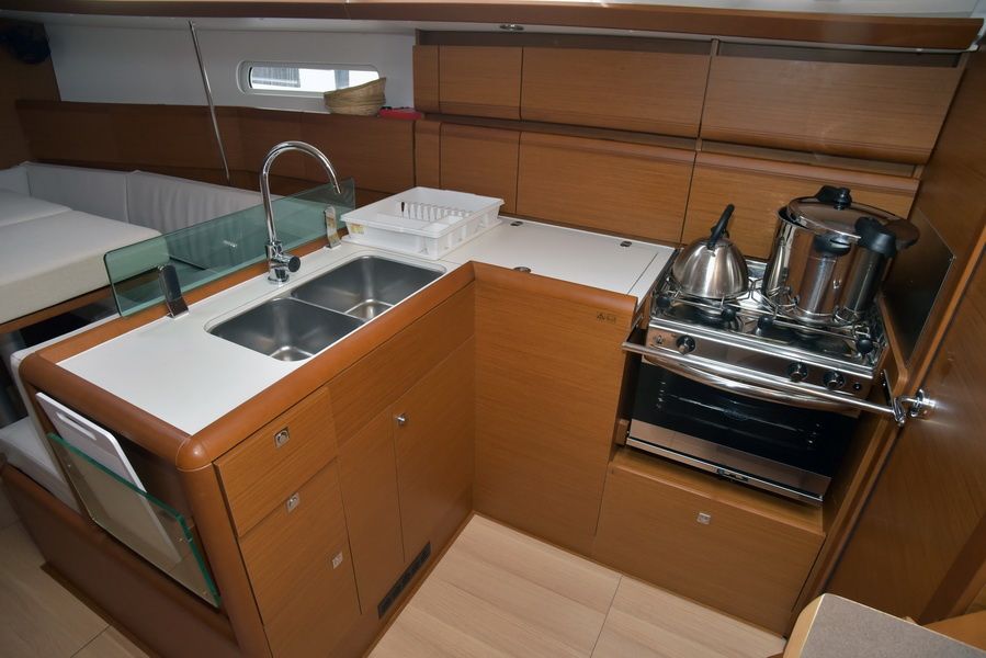Jeanneau Sun Odyssey 389 | Pitta