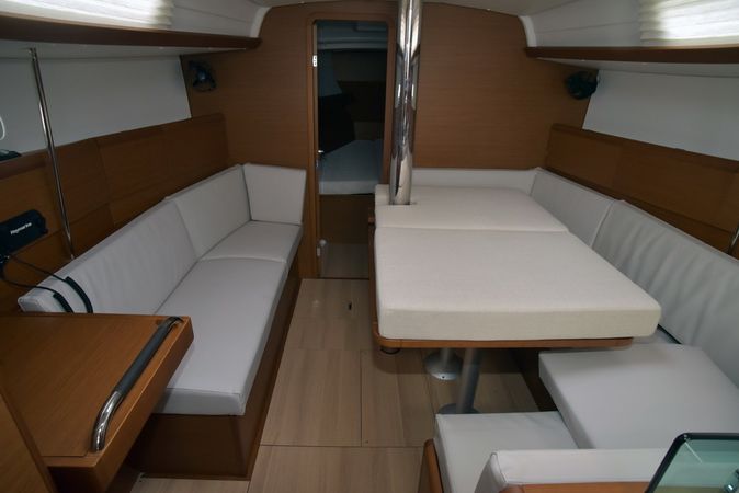 Jeanneau Sun Odyssey 389 | Pitta