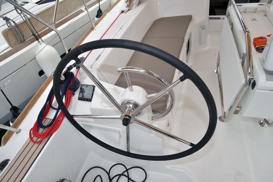 Jeanneau Sun Odyssey 389 | Pitta