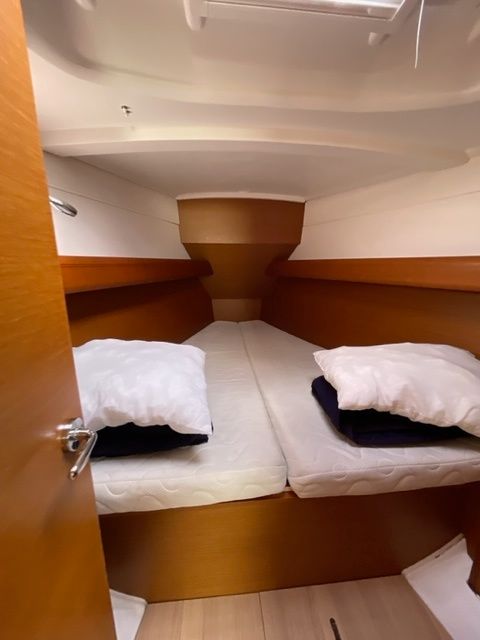 Jeanneau Sun Odyssey 389 | Plover