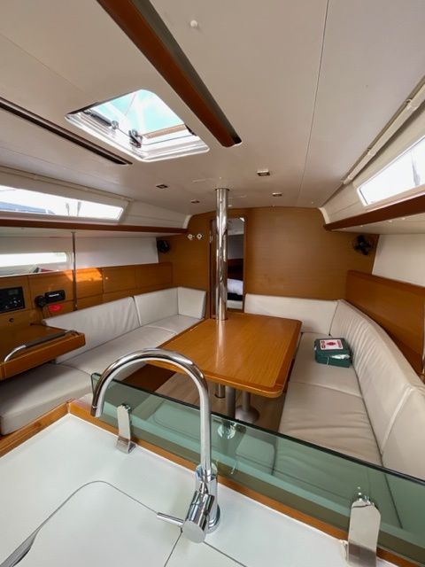 Jeanneau Sun Odyssey 389 | Plover