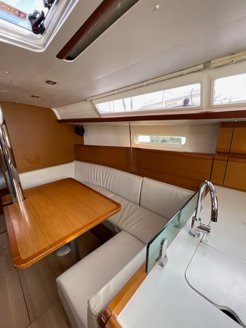 Jeanneau Sun Odyssey 389 | Plover