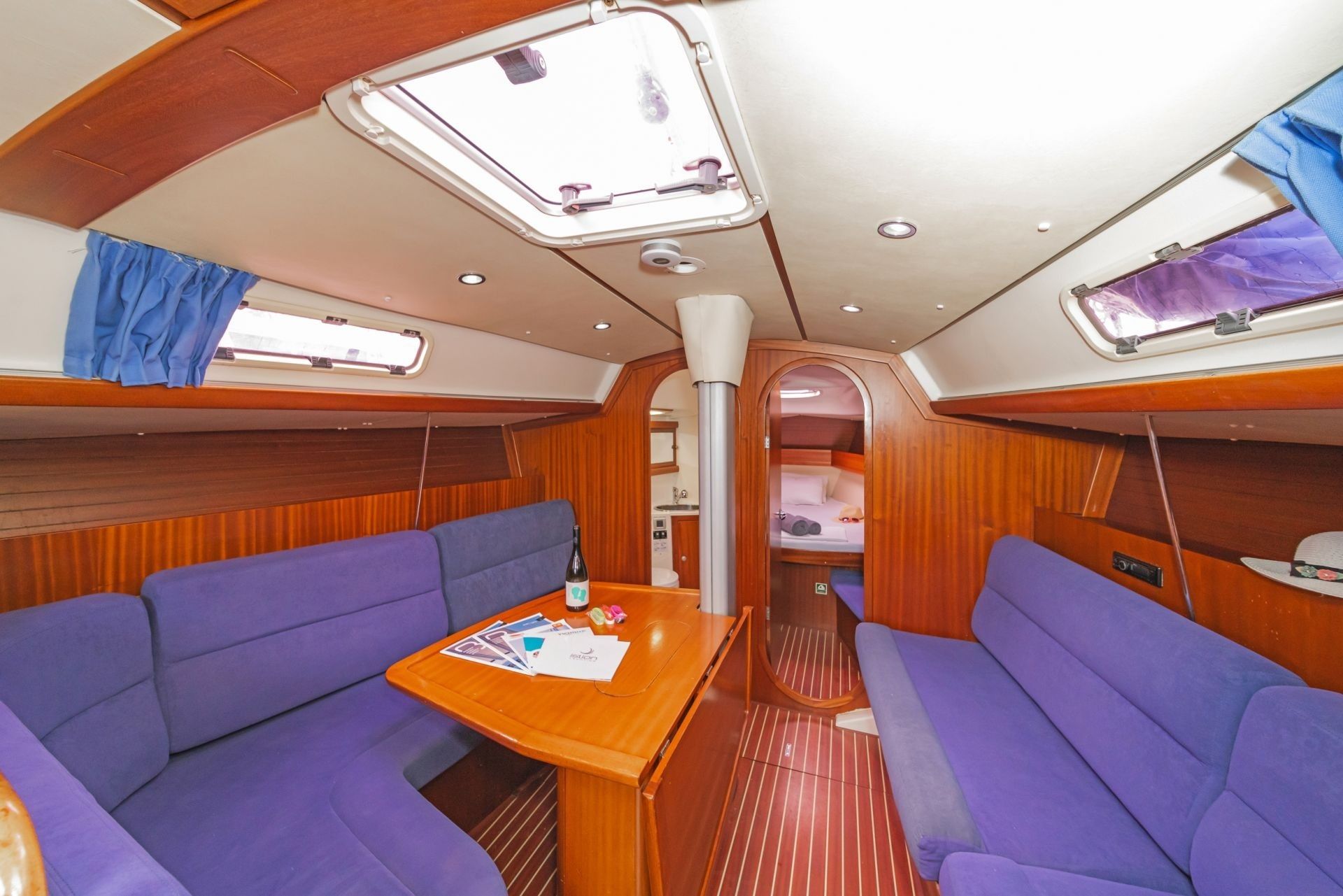 Salona 40 | Vira