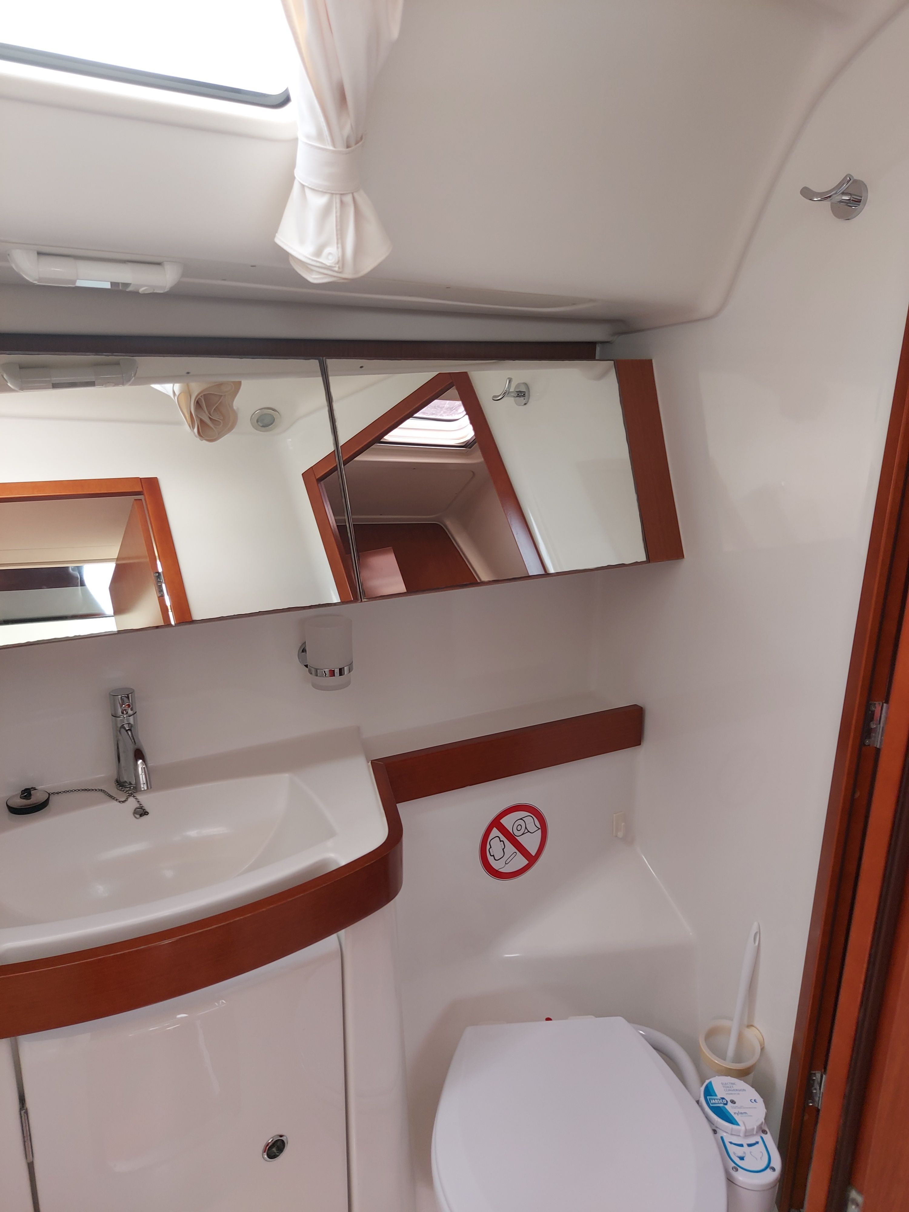 Beneteau Oceanis 40 | Horitzo 4