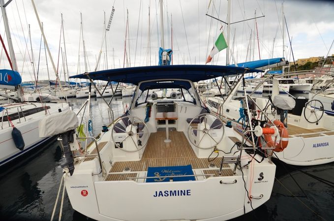 Beneteau Oceanis 38 | Jasmine
