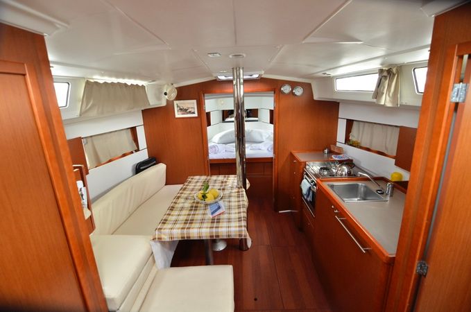 Beneteau Oceanis 38 | Jasmine