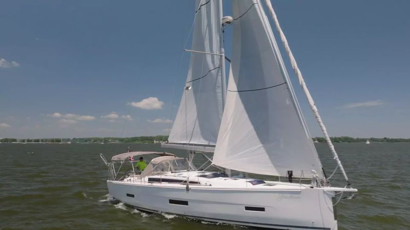 Dufour 430 | Slowdown