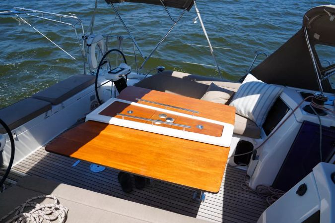 Dufour 430 | Slowdown