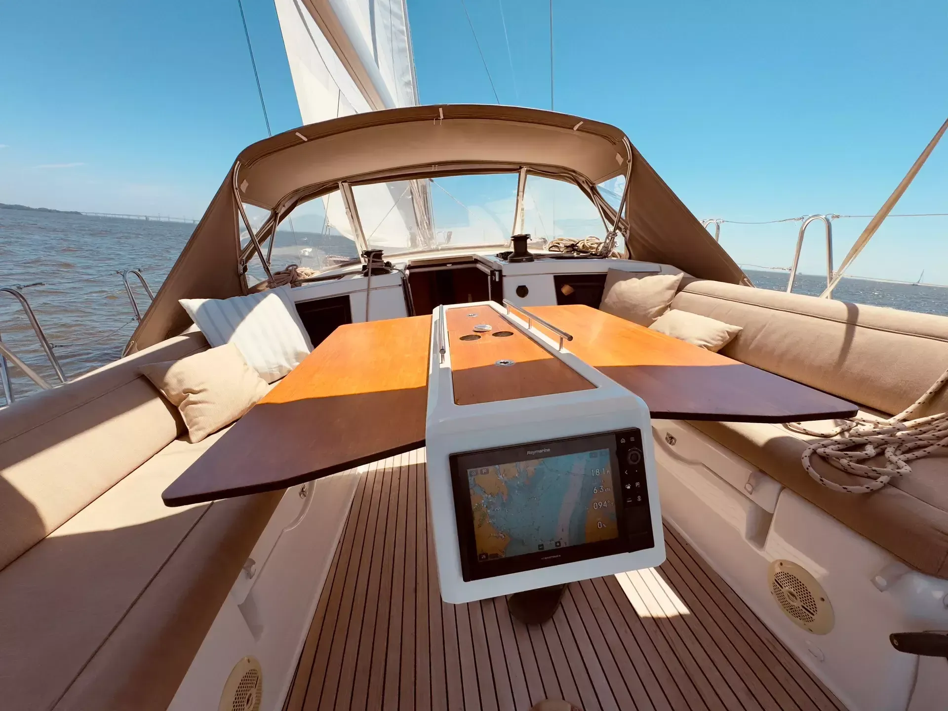 Dufour 430 | Slowdown