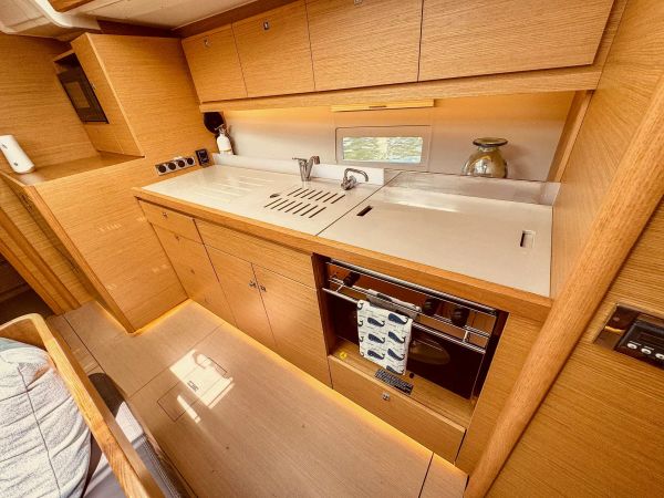 Dufour 430 | Slowdown