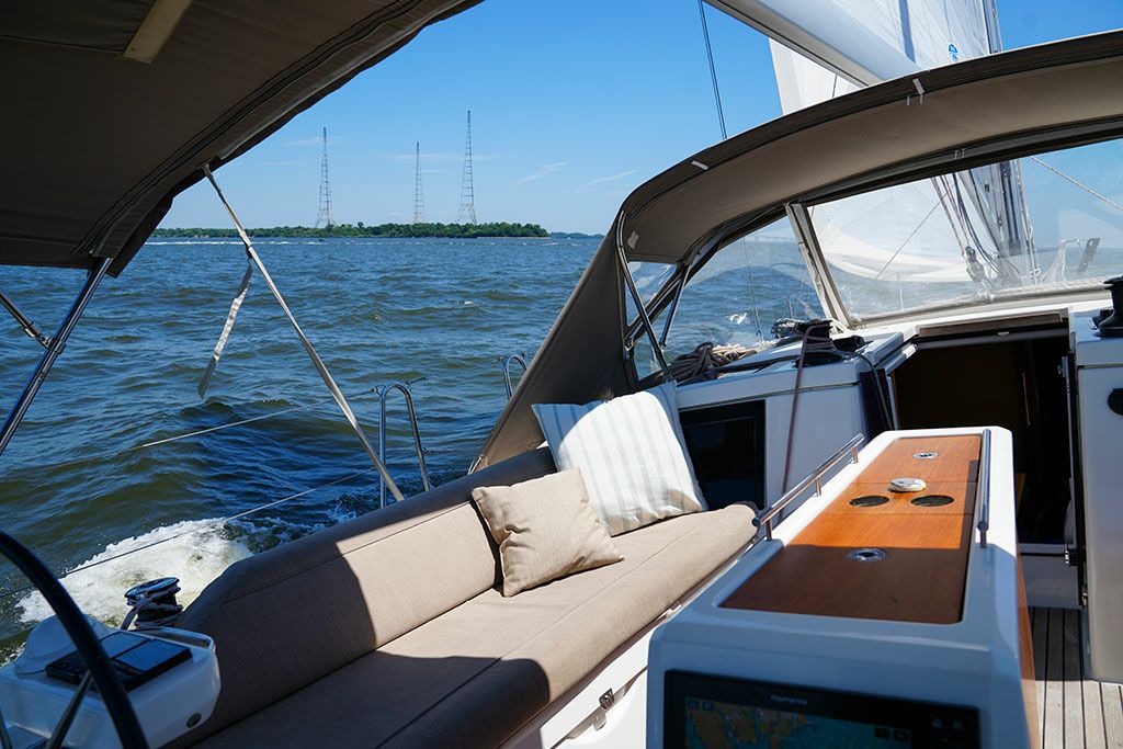 Dufour 430 | Slowdown