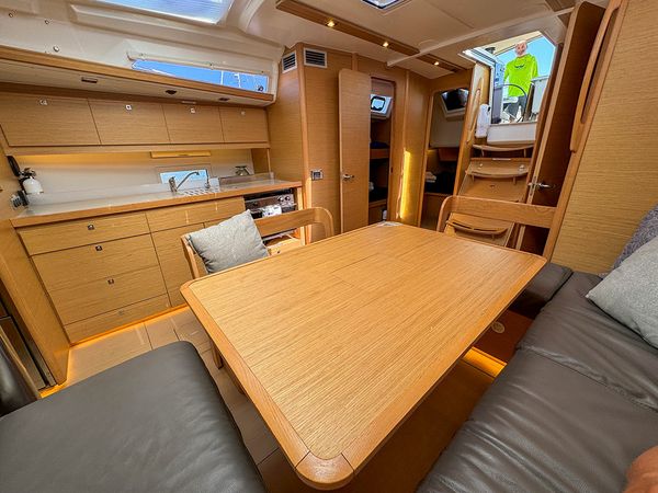 Dufour 430 | Slowdown