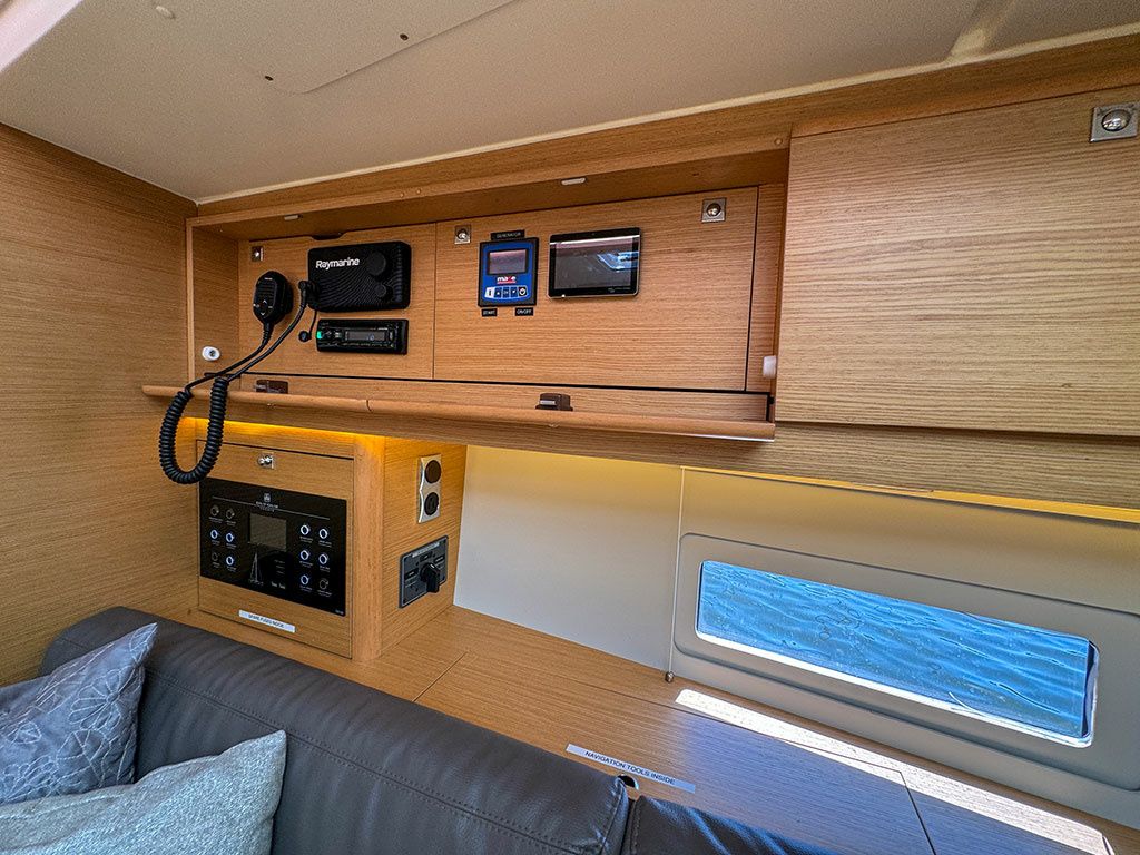 Dufour 430 | Slowdown