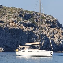 Beneteau Cyclades 39 | Happy sailing