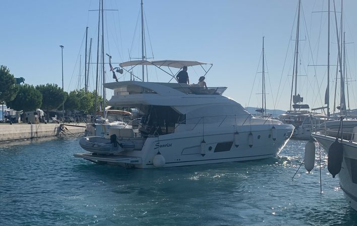 Bavaria Virtess 420 Fly | Sunrise