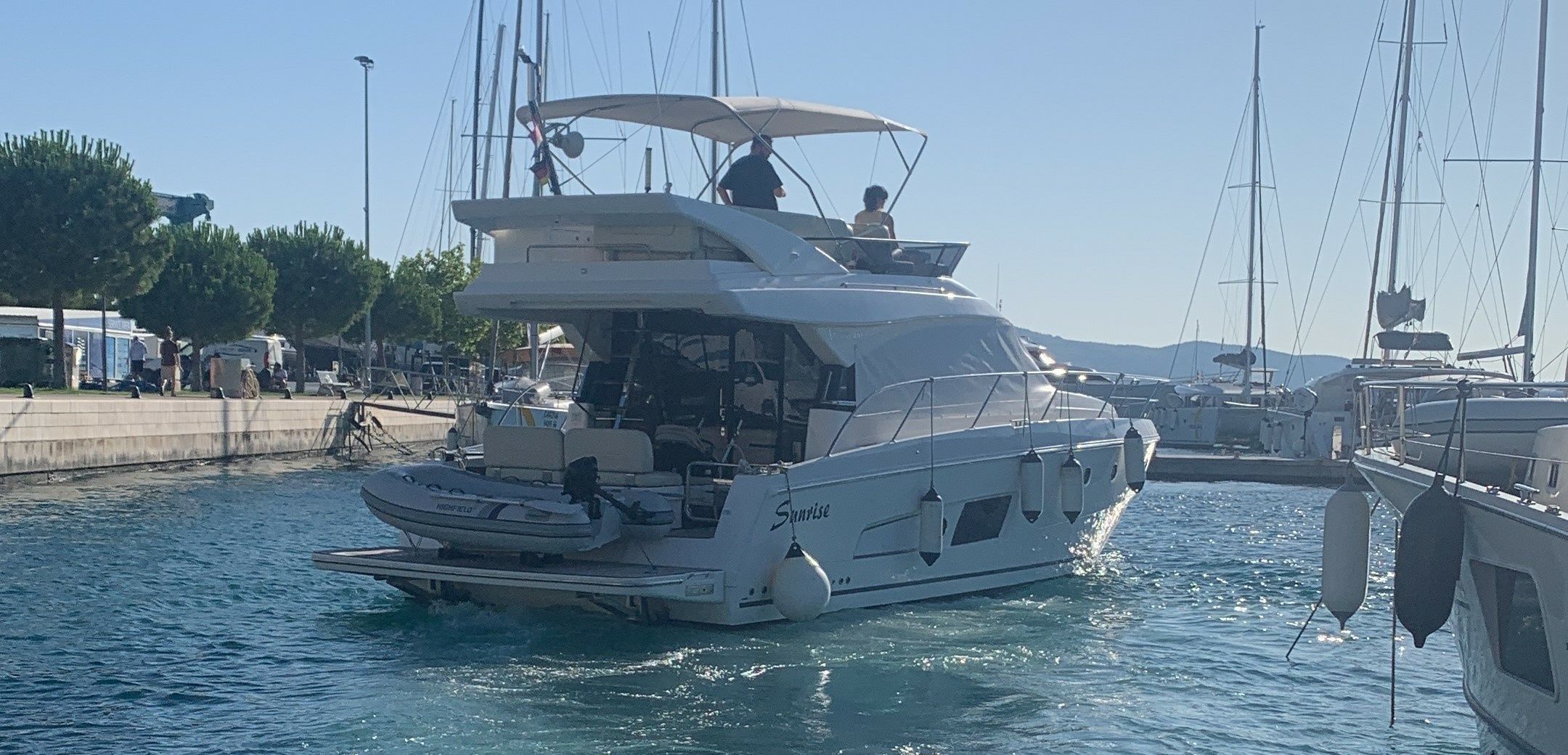 Bavaria Virtess 420 Fly | Sunrise