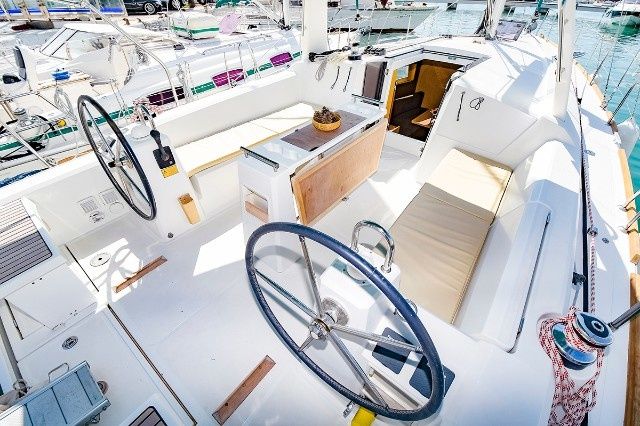 Beneteau Oceanis 38 | Lisis