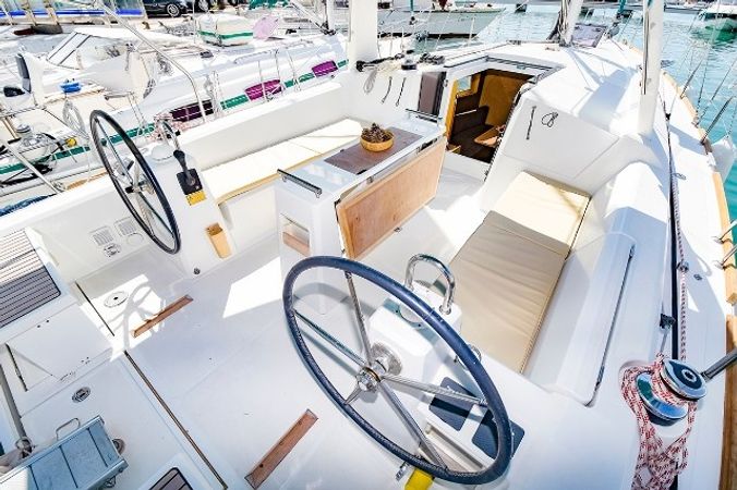 Beneteau Oceanis 38 | Lisis