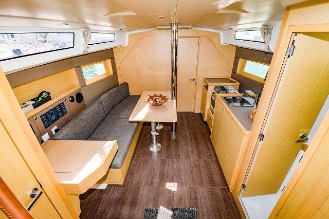 Beneteau Oceanis 38 | Lisis