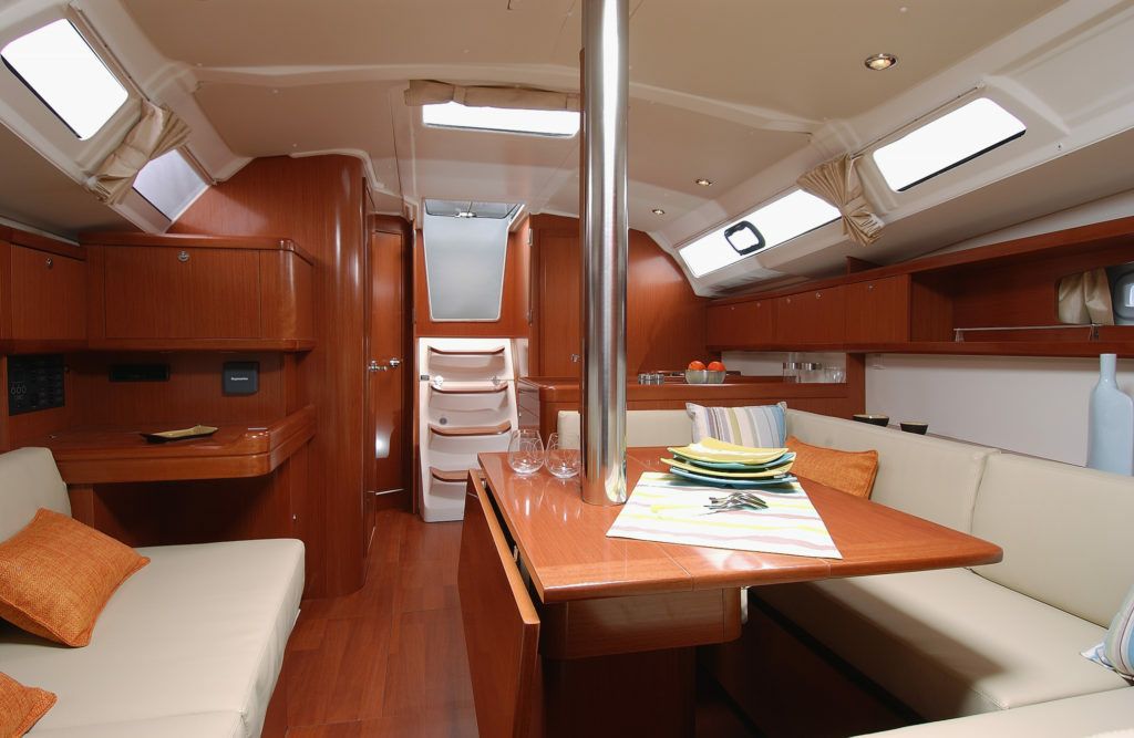 Beneteau Oceanis 37 | Apres Le Vent