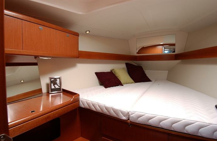 Beneteau Oceanis 37 | Avant Garde