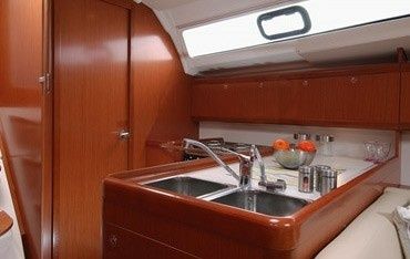 Beneteau Oceanis 37 | Carte Blanche