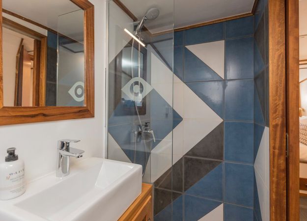 Motor Sailer 81 | Cosmos