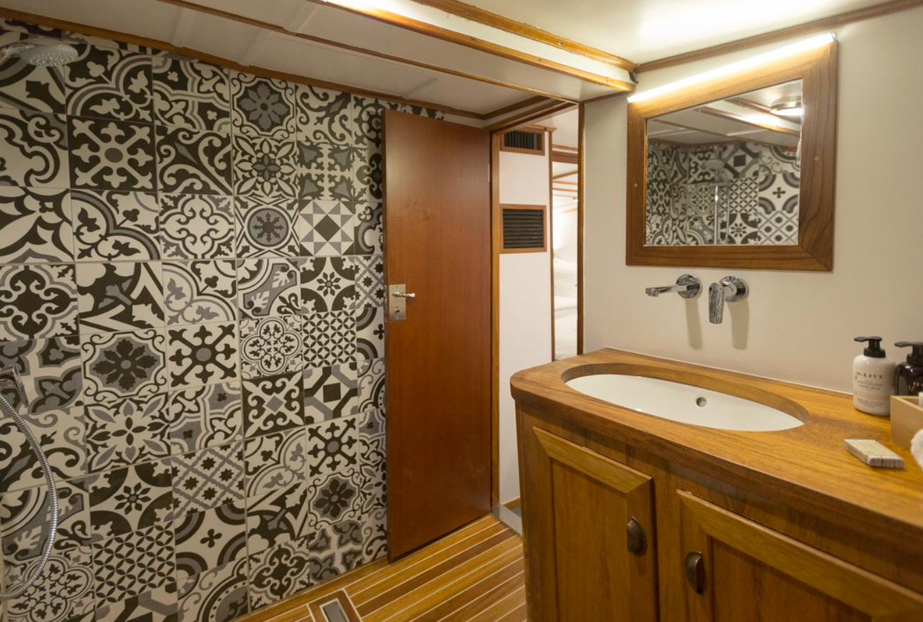 Motor Sailer 81 | Cosmos