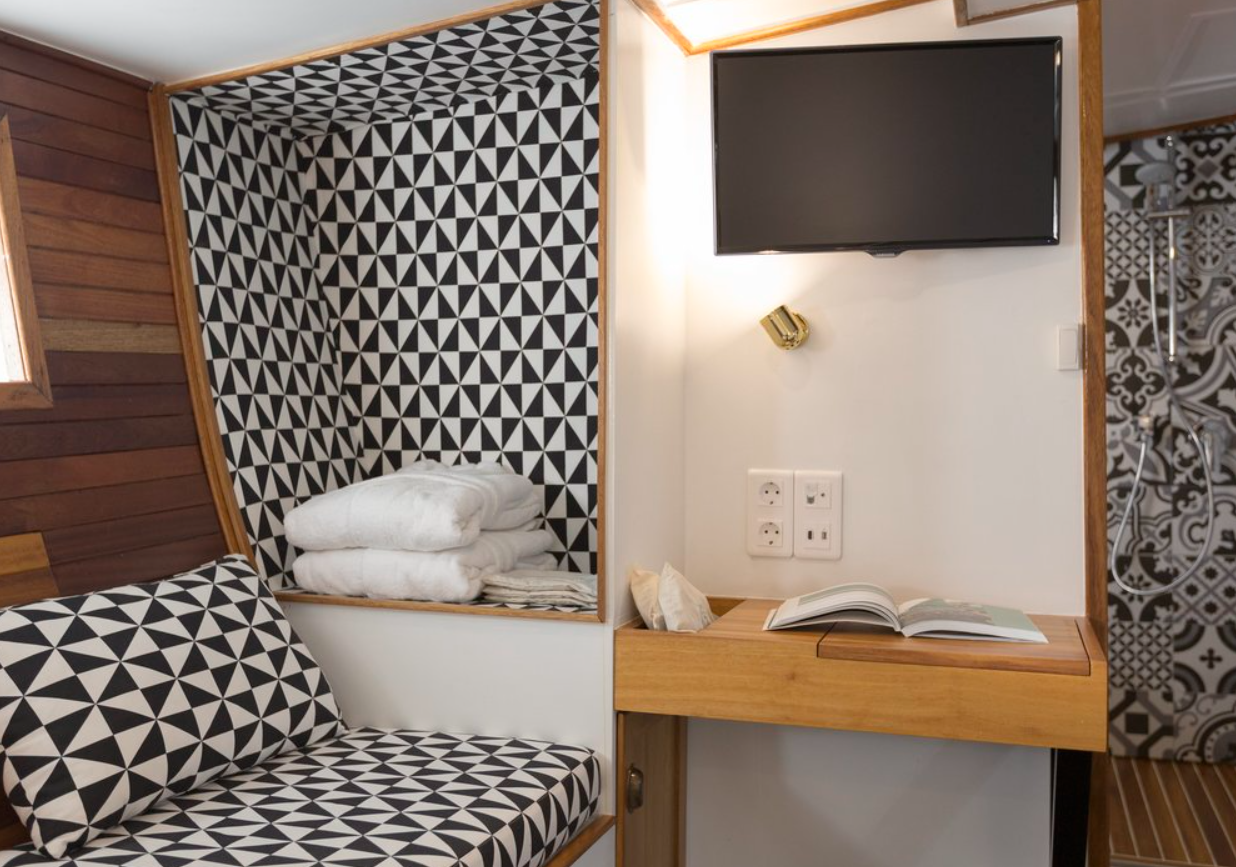 Motor Sailer 81 | Cosmos