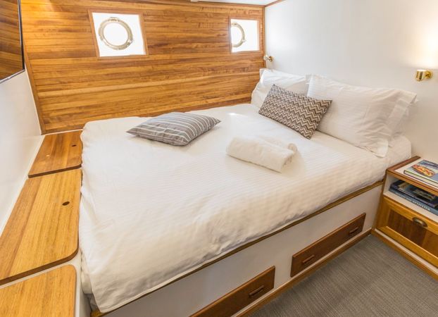 Motor Sailer 81 | Cosmos