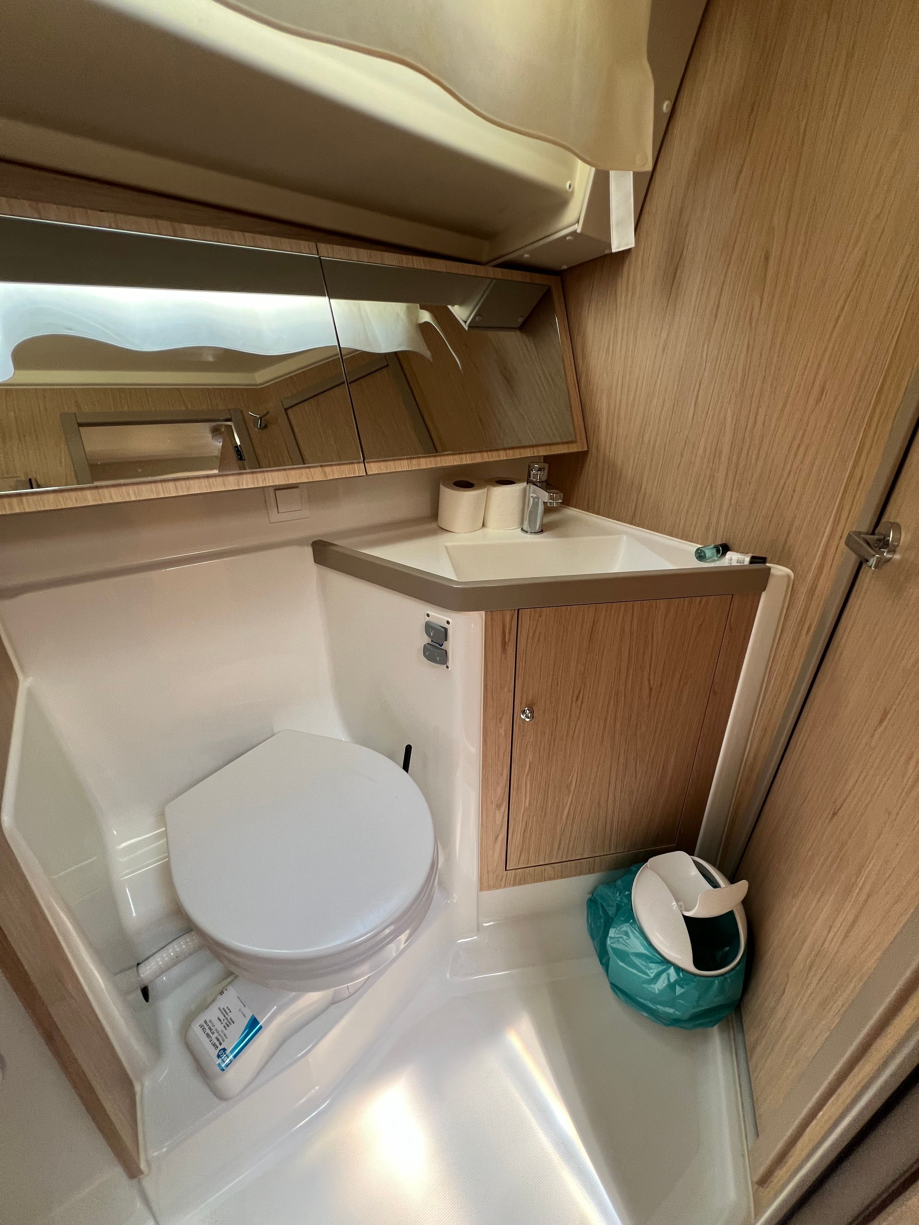 Beneteau Oceanis 41.1 | Amandine 3