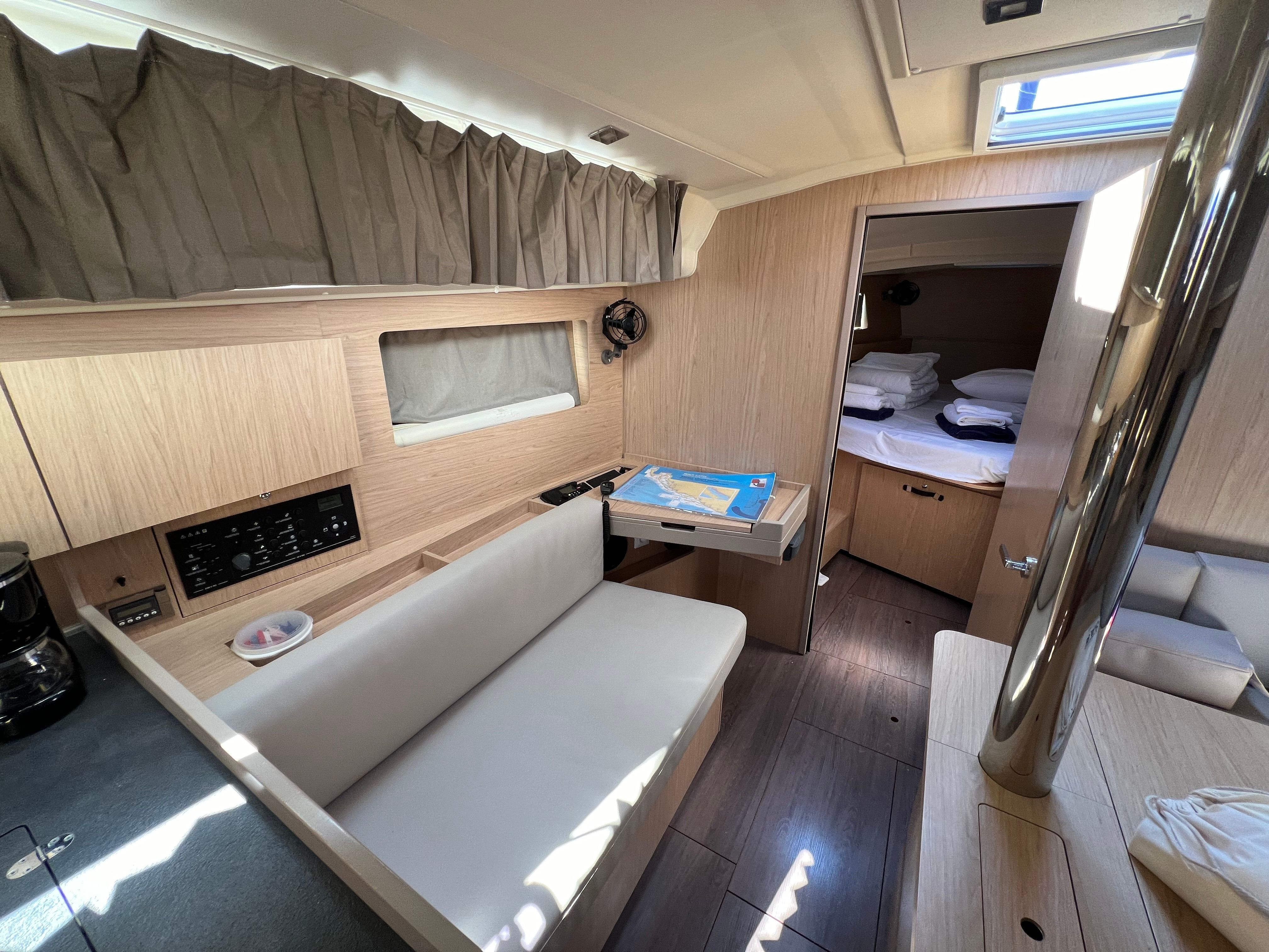 Beneteau Oceanis 41.1 | Amandine 3