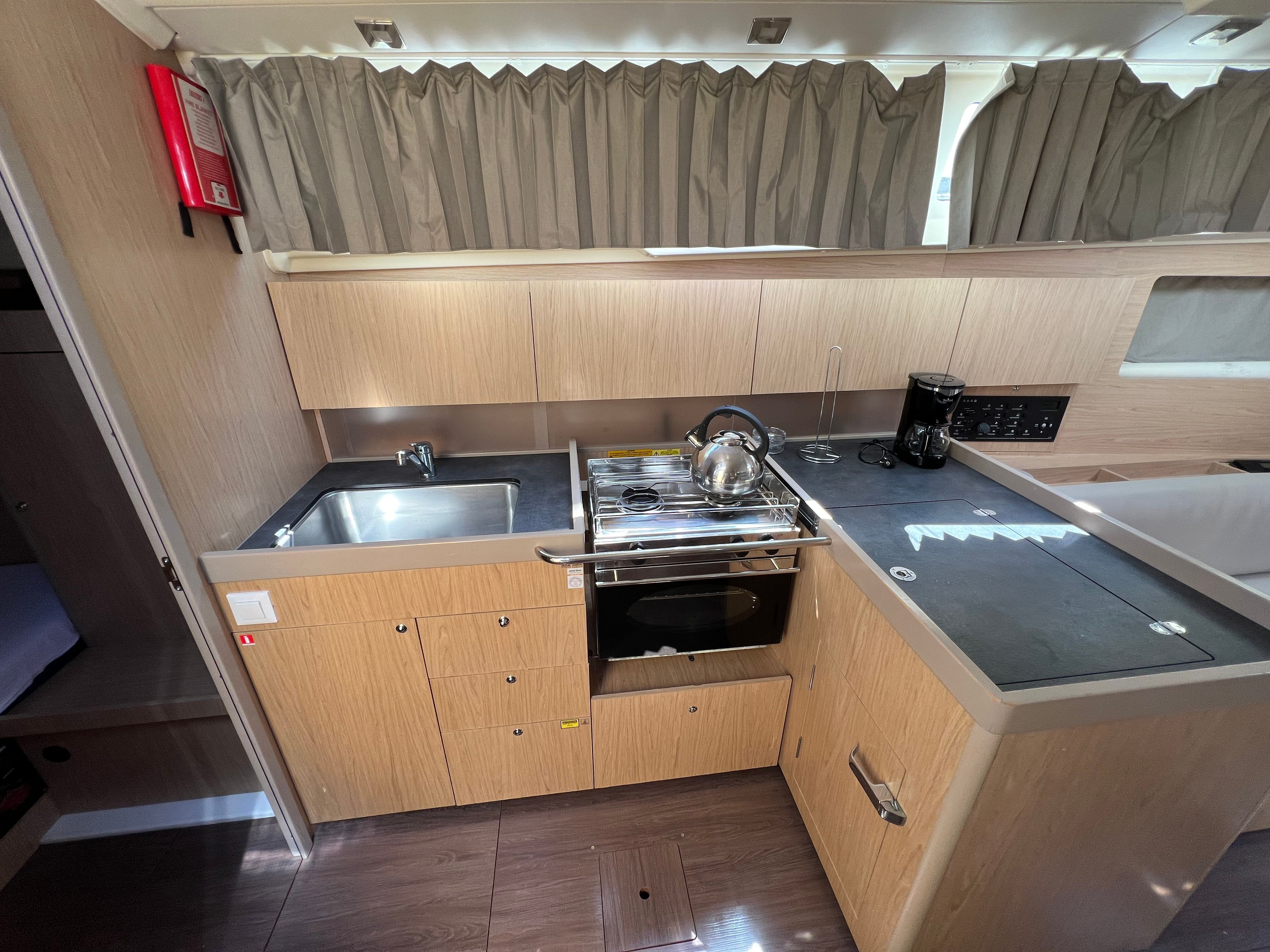 Beneteau Oceanis 41.1 | Amandine 3