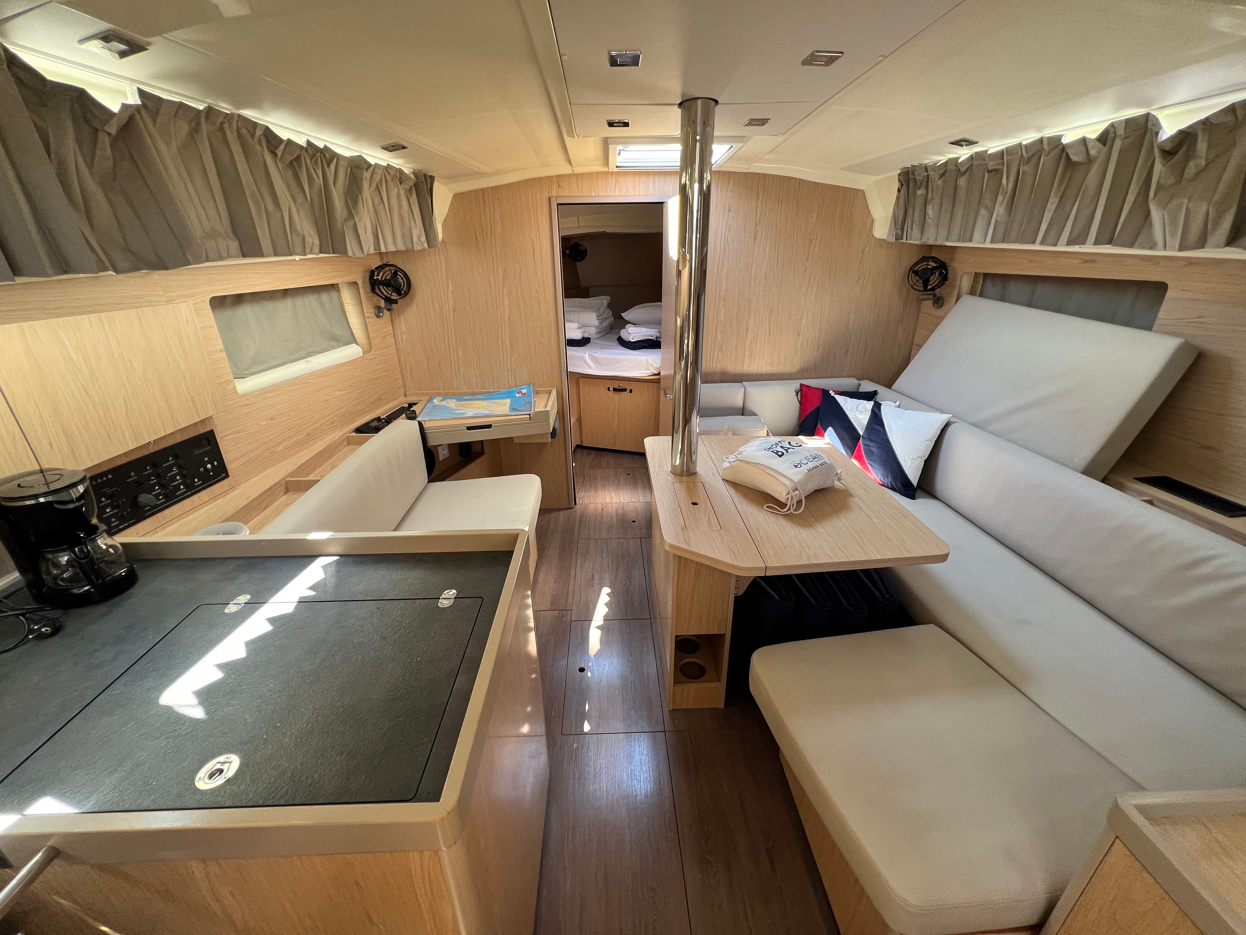 Beneteau Oceanis 41.1 | Amandine 3