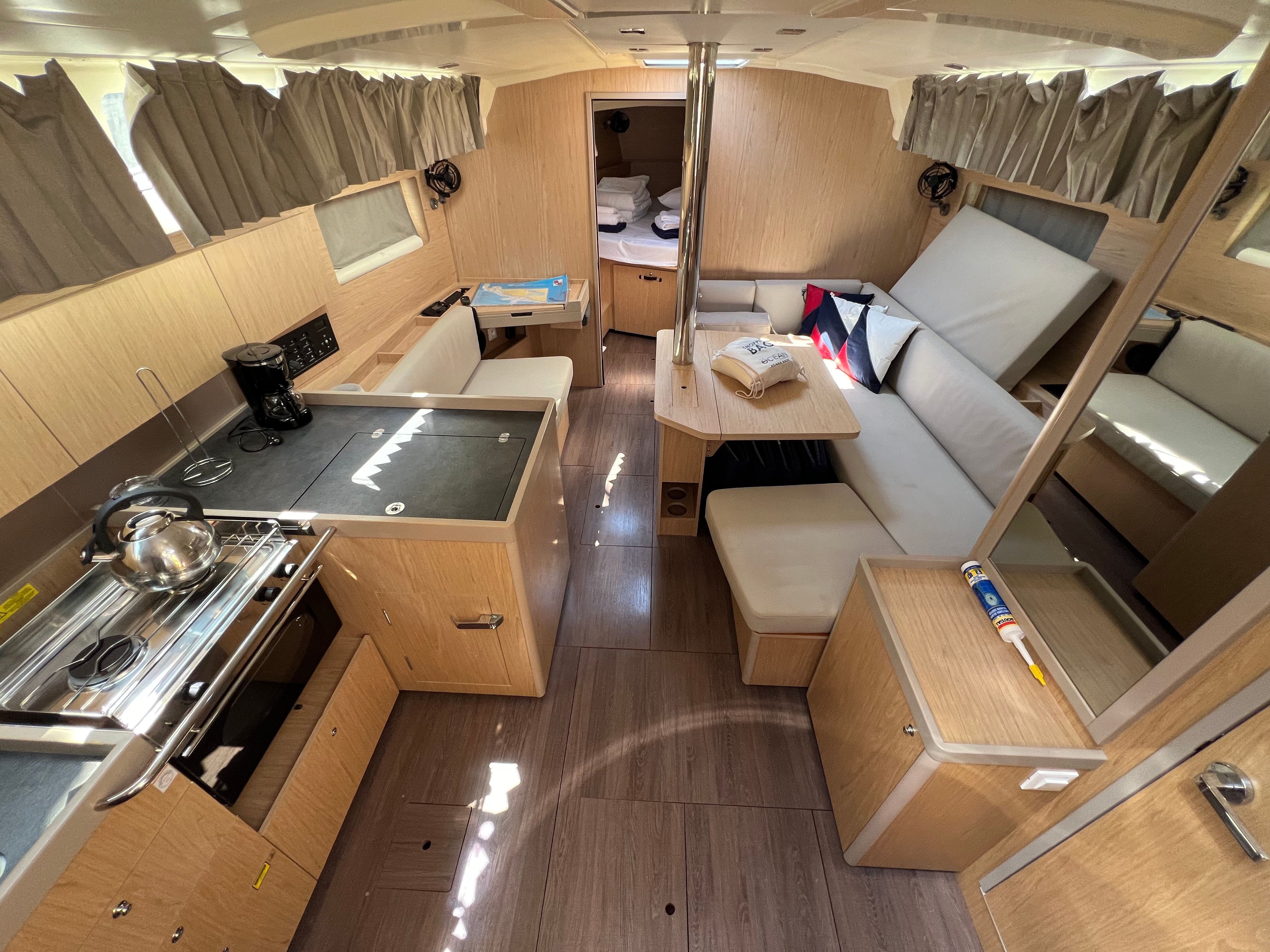 Beneteau Oceanis 41.1 | Amandine 3